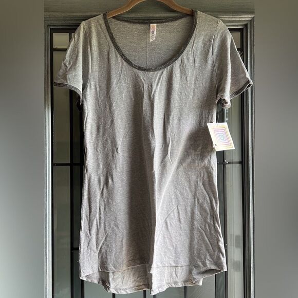 NWT LulaRoe Classic Tee - Picture 1 of 3